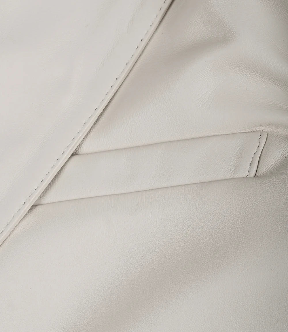 Blazer en cuir blanc cassé à deux boutons avec revers crantés pour homme